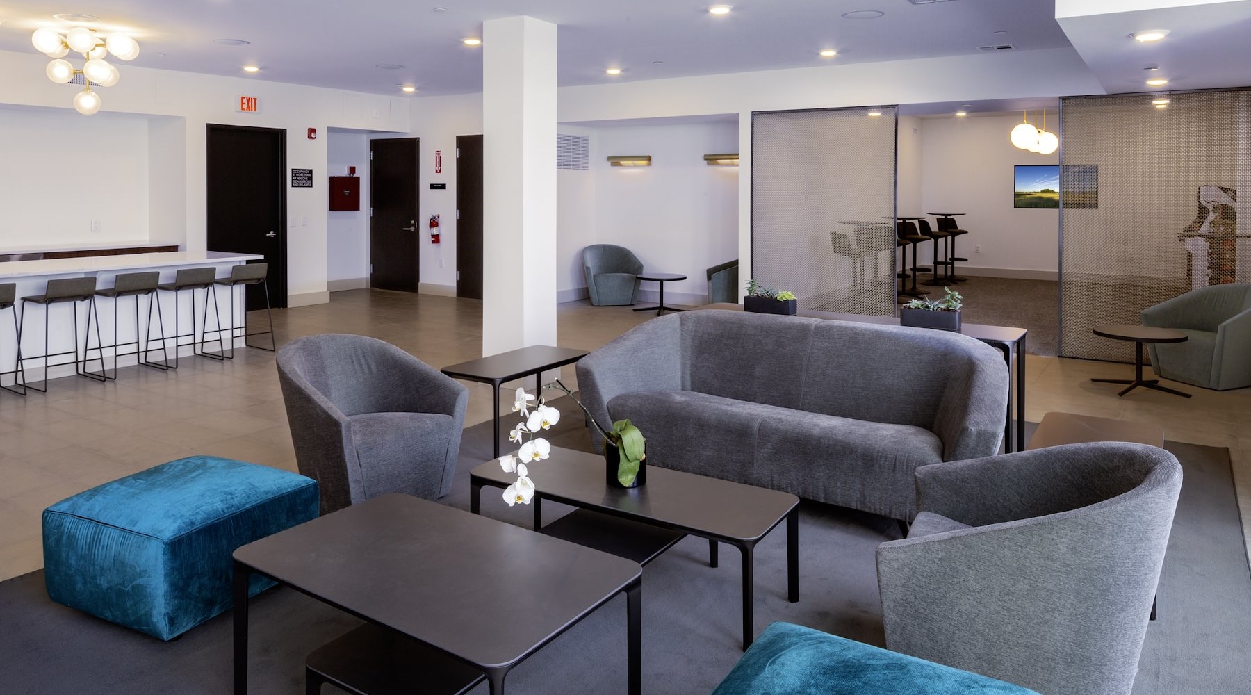 Motif Lounge lounge with entertainment kitchen and game room